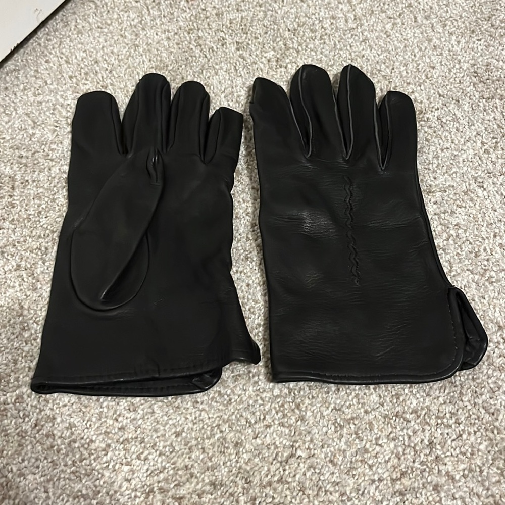 *** Black leather gloves size L